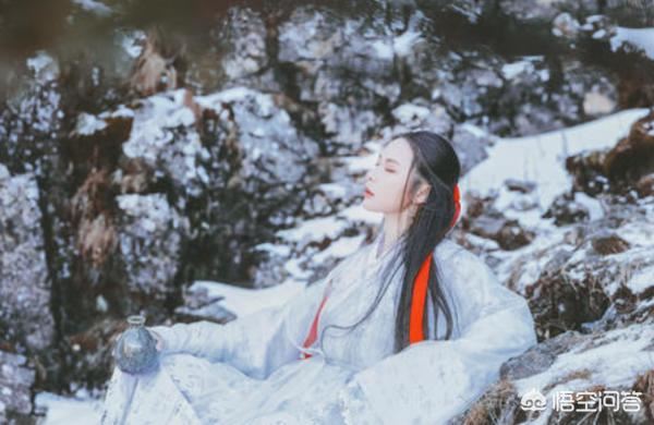 抖音上較火的“我自關(guān)山點酒……”是什么歌？